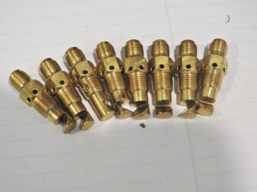 USED SET OF KINSLER 870  .036" NOZZLES  SIMILAR TO HILBORN 22A